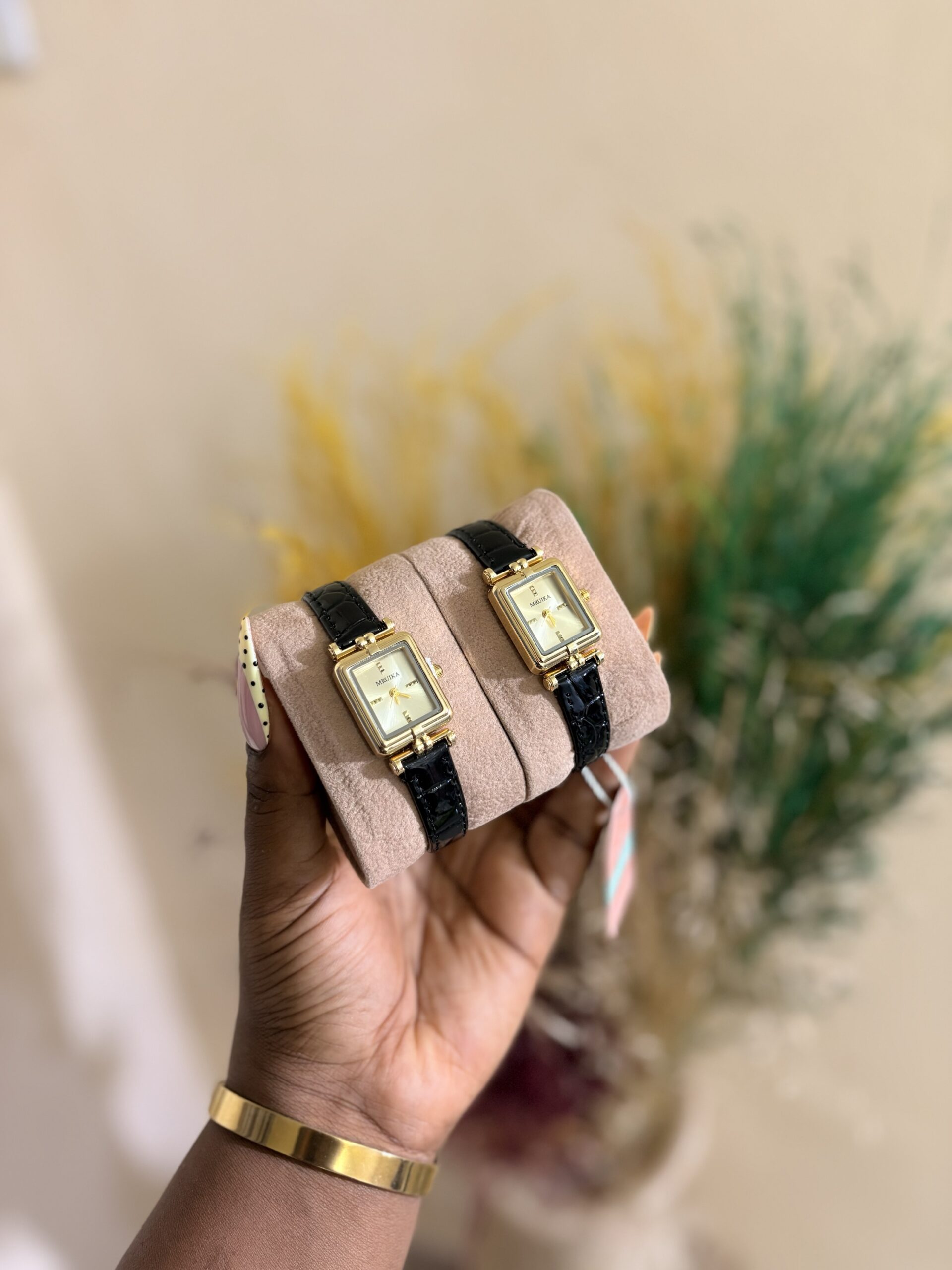 LADIES DAINTY LEATHER WATCH